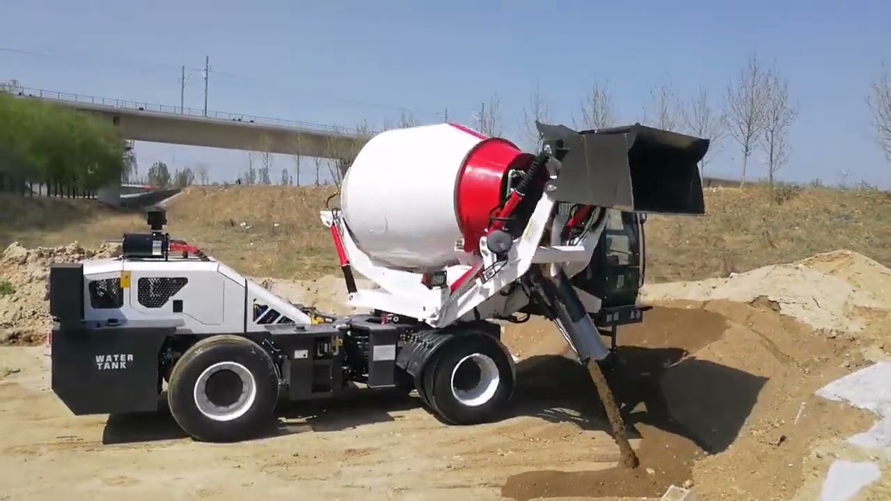 Camión hormigonera autocargable STLTG en obra - ¡Superfácil y eficaz para proyectos de construcción!